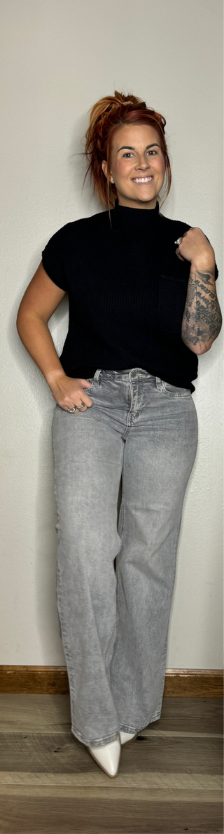 Black Pocketed Short Sleeve Sweater